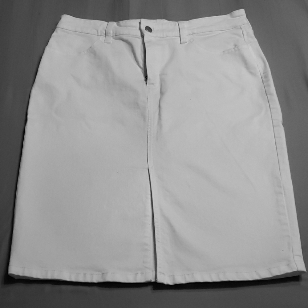 White denim skirt